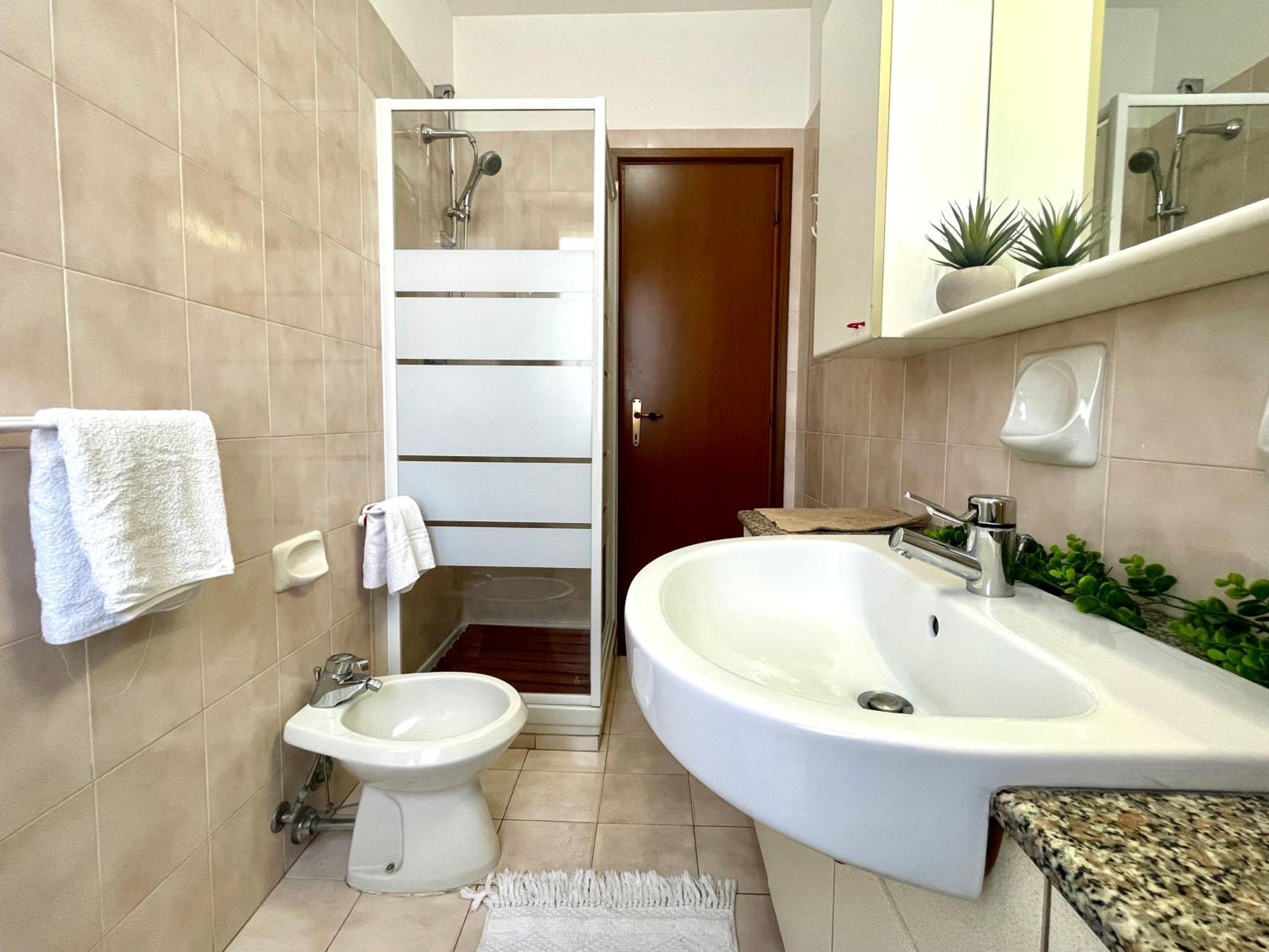 Apartamento 2 Locali A 600 Mt Dal Mare - Free Parking Ceriale Exterior foto
